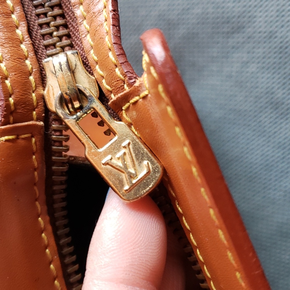 LOUIS VUITTON Pochette Homme Epi Leather - Picture 6 of 13